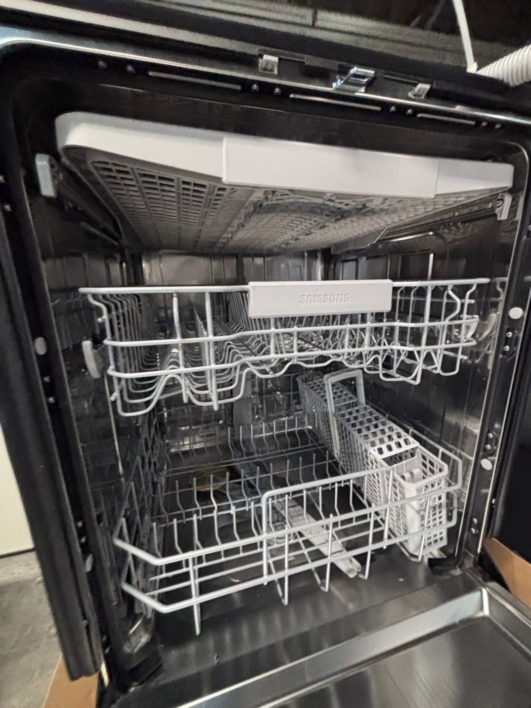 }Open Box - Scratch & Dent 24 in.  Frigidaire stainless steel dishwasher -Stock number #DWS441B