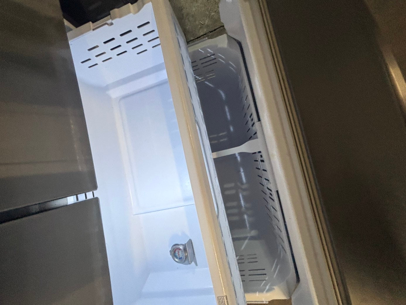 >*36”samsung counter depth French doors  fridge  stainless steel (ice maker  doesn’t work) only water 💦 dispenser works !doesn’t affect on the others functions. 36” #SA24WWB