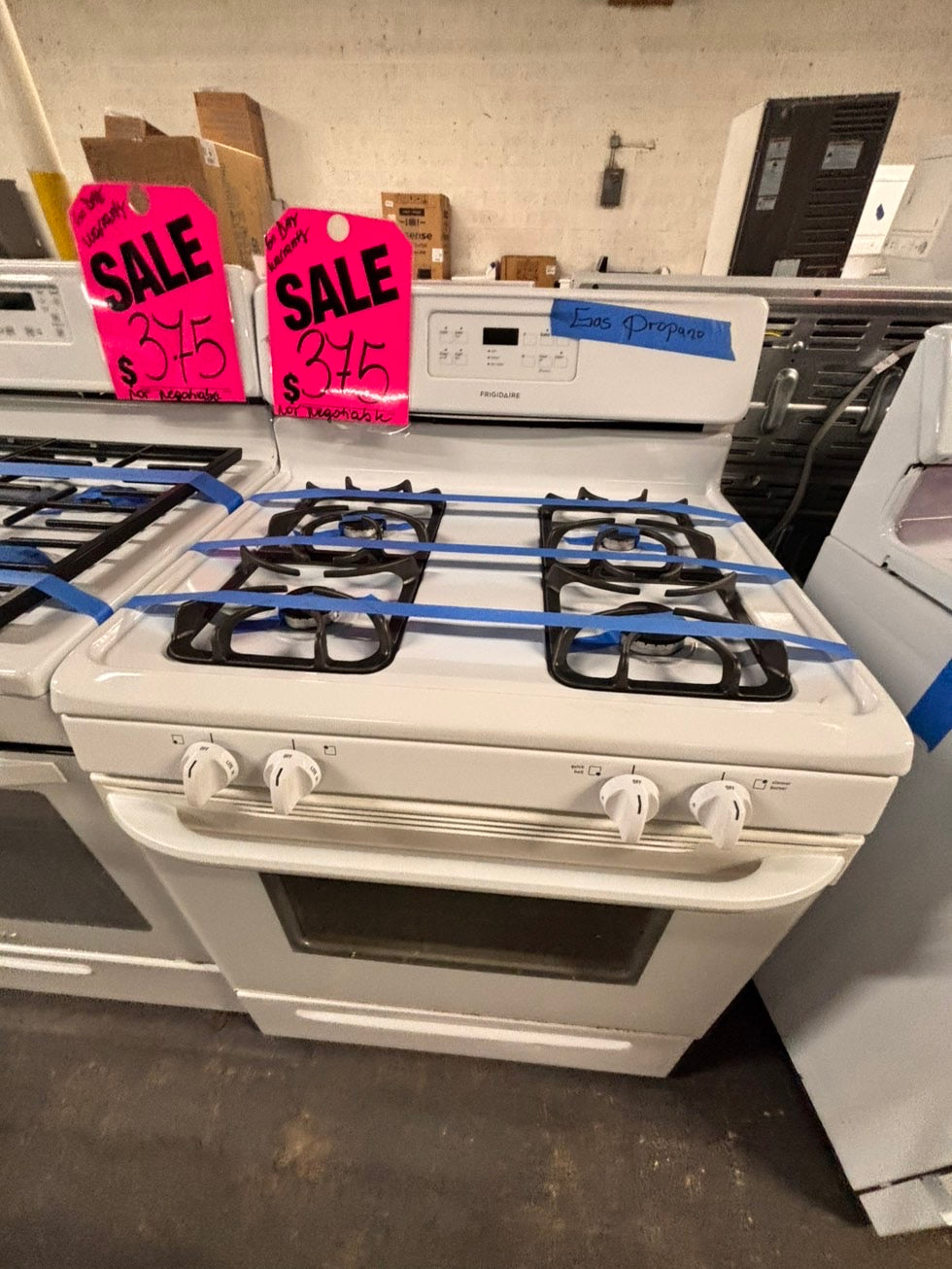 >sale🔥frigidaire propane gas 4 burner bake broil Hi/Lo self clean in white used-Refurbished 30” #GEPP6TB