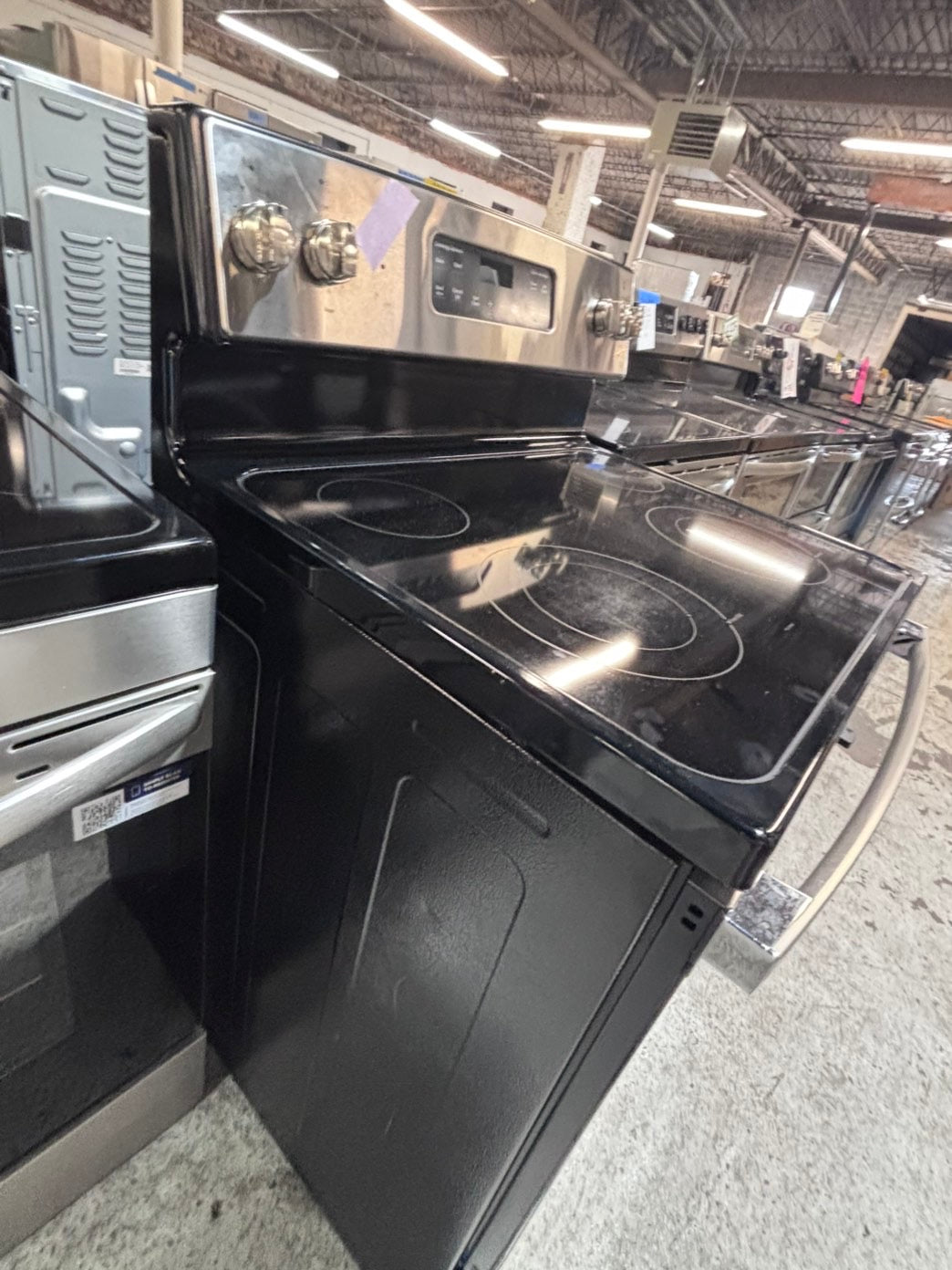 >*GE electric 220v glass top range 4 burner  bake Broil roast self clean stainless steel 30" Refurbished #EGNY33B