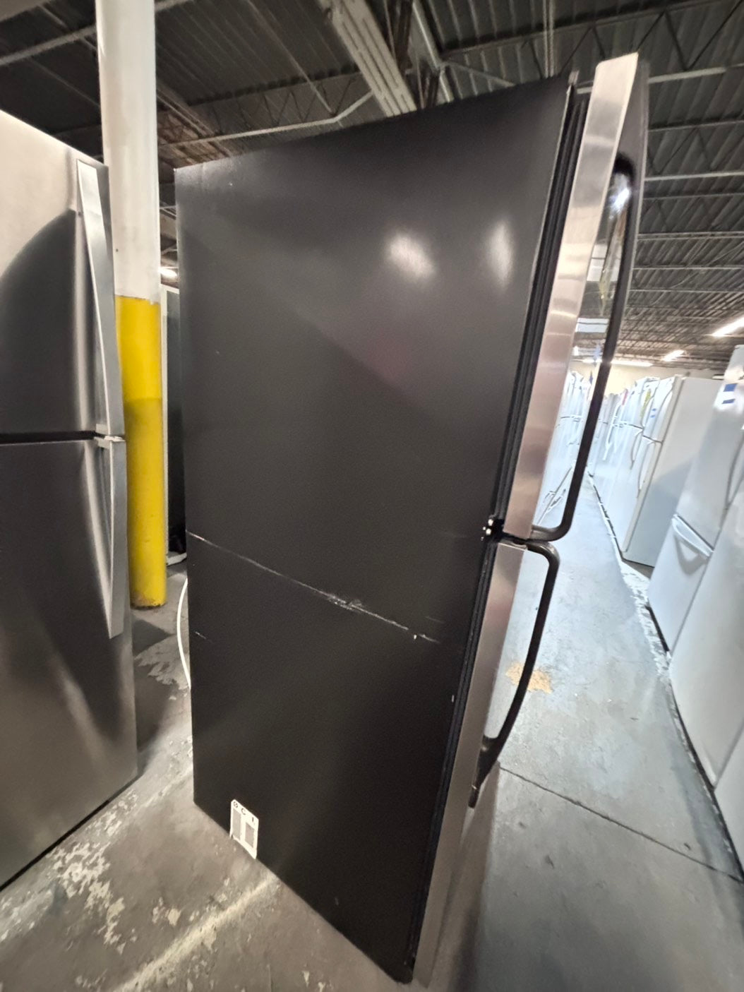 >>whirlpool 33” Top freezer fridge  with ice maker inside , black used-refurbished #RFB33B