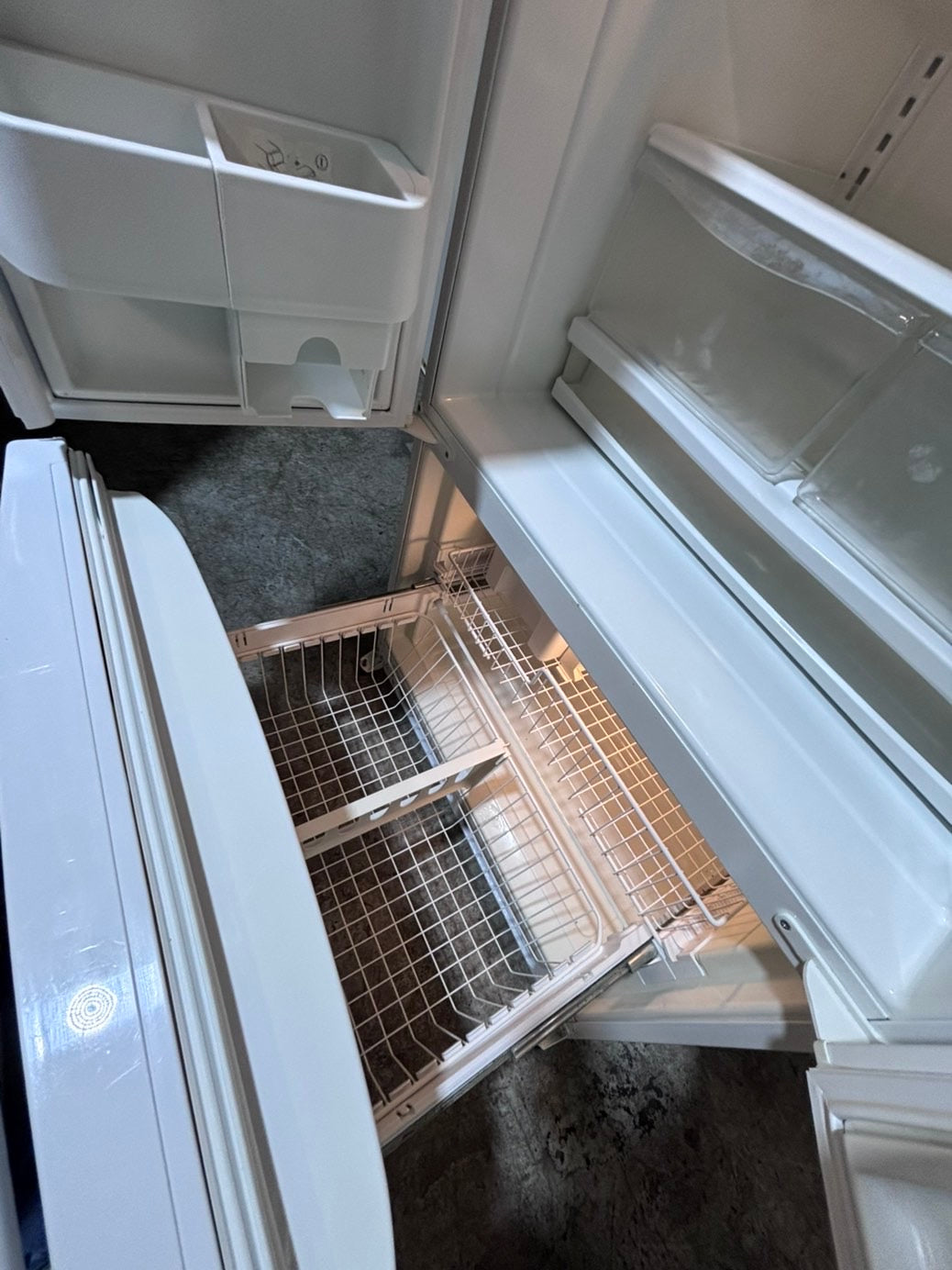 >* special🔥used-Refurbished Whirlpool white 36”w x69h x 29.1/5 depth refrigerator w/ice maker inside 36 “ #FDW4U3B