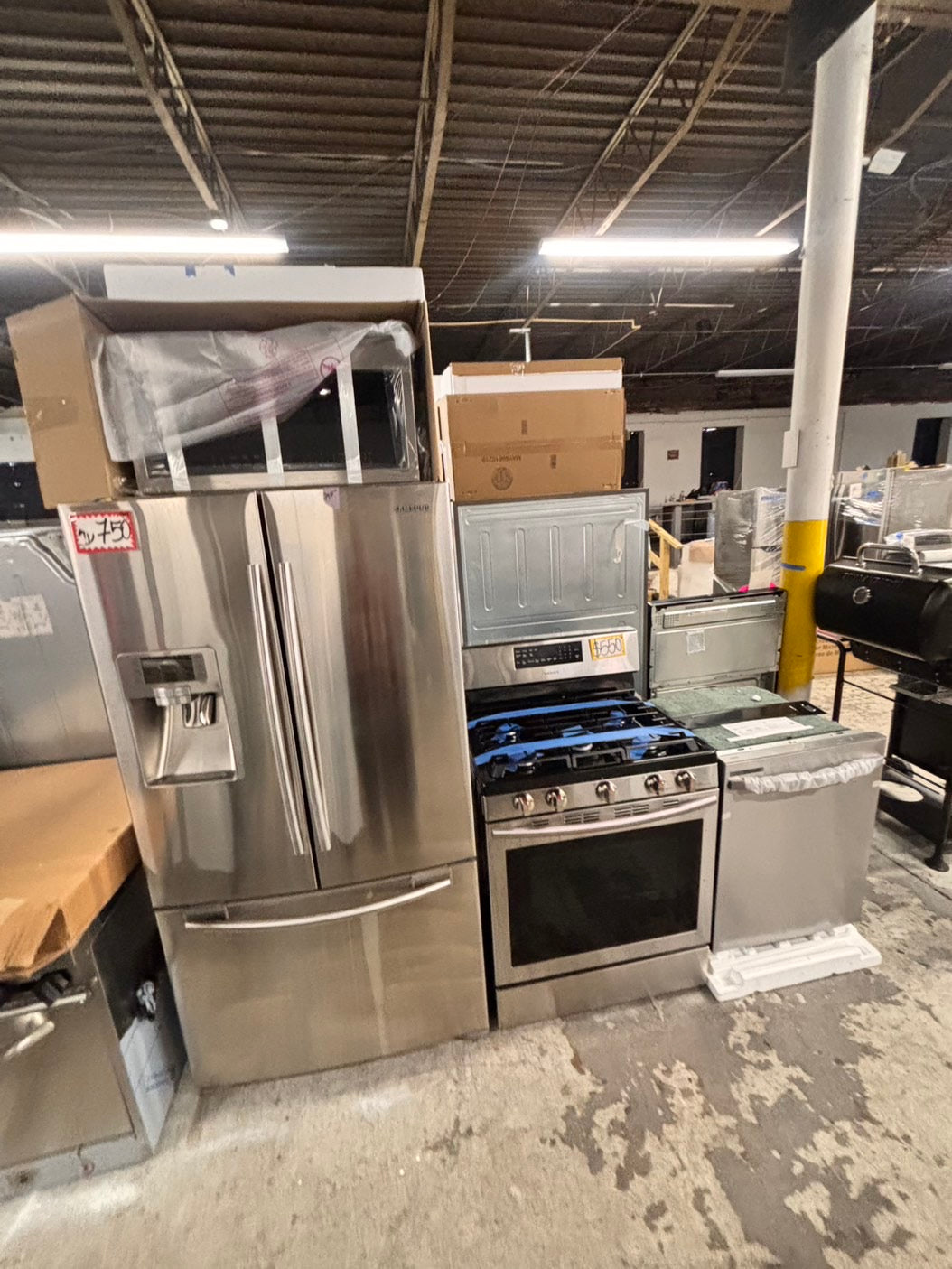 >Special 🎈4pc. Samsung Combo used refurbished -counter depth french door refrigerator Samsung 36” w/ice maker & water dispenser gas range  five burners ,new open box over the range microwave & new open   dishwasher.  #RFZ324CB