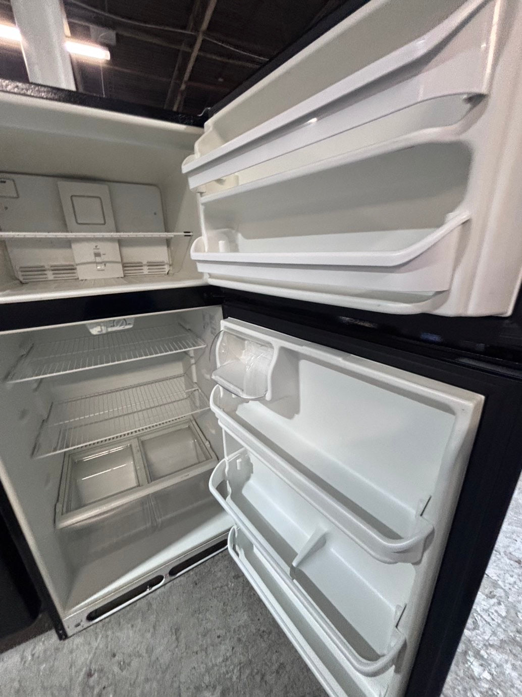 >*special 🔥frigidaire 30”x 66”heigth x 29depth 18cu.ft -top freezer refrigerator black color              -used refurbished 30” #TFB996B