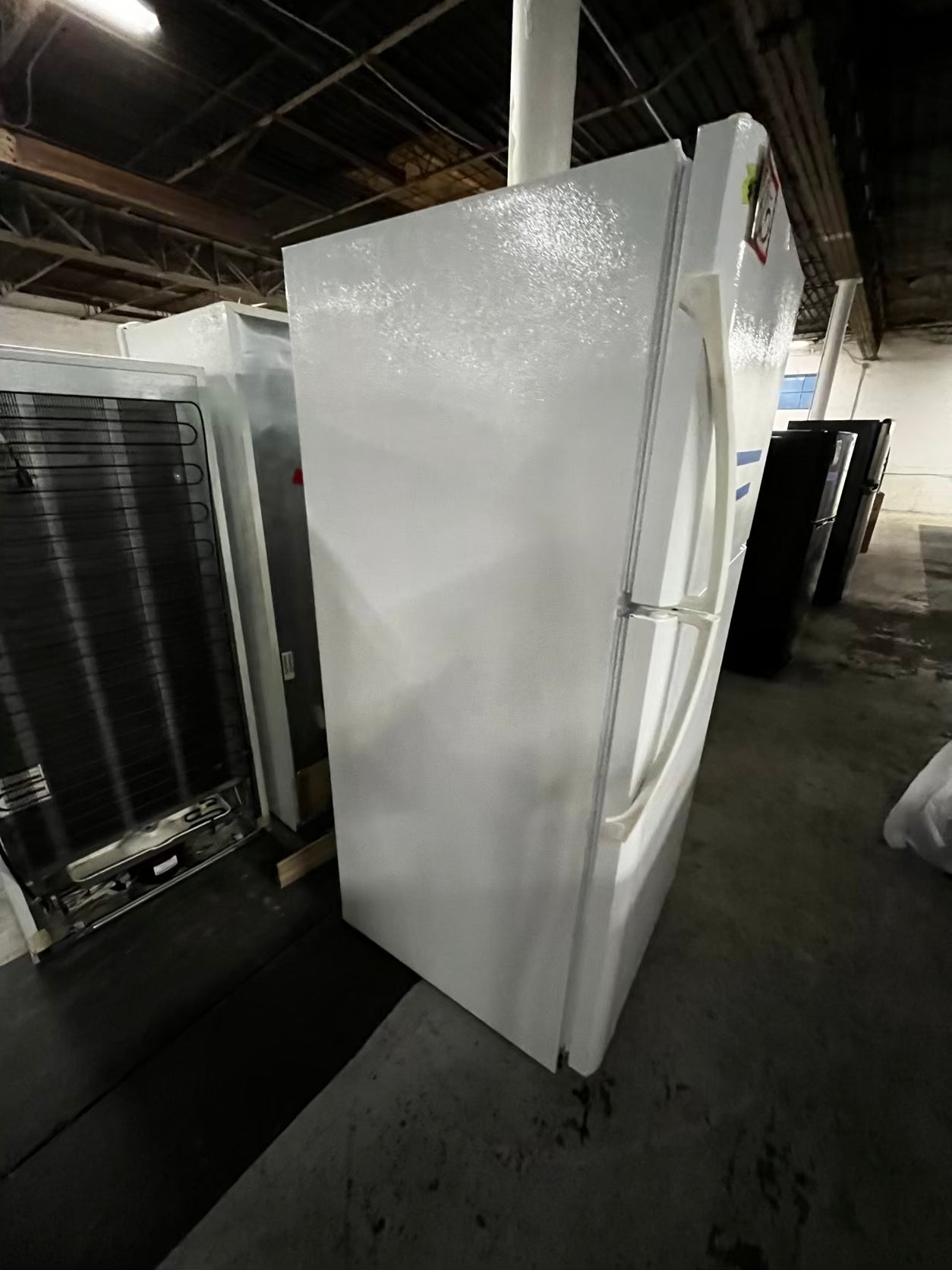 🎄Holiday Sale 🎁” Frigidaire top freezer refrigerator in  white used refurbished 30’ #RF46692B