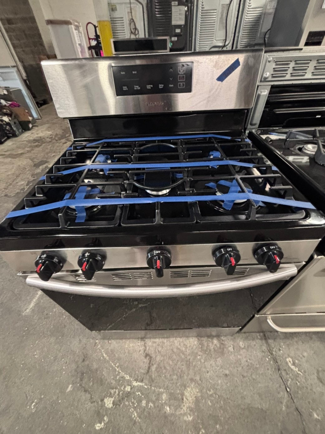 >>samsung Gas range 5 burner convection oven bake ,broil Hi/Lo self clean in stainless steel used-Refurbished 30” #SGQ51SB