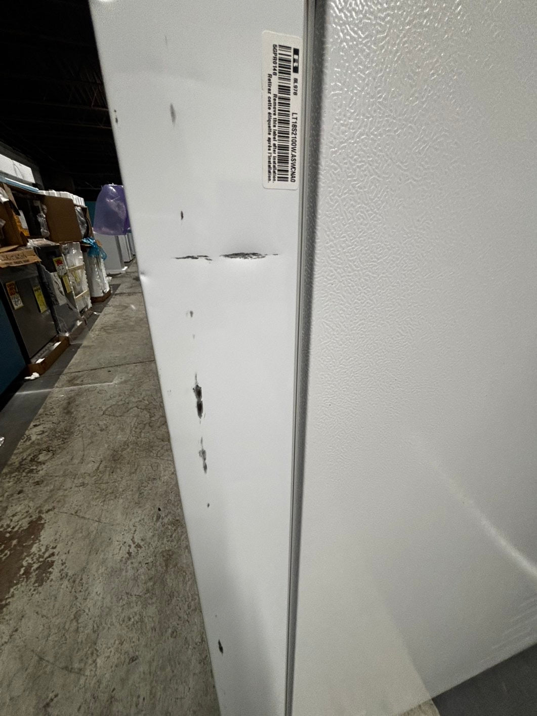 >new scratch and dent -Open box 📦.  This 28 inch freestanding top freezer refrigerator has a generous 18 cu. ft. of space, perfect for storing groceries. The Multi-Air Flow system maintains ideal humidity and temperature levels, keeping your food #RFG18B