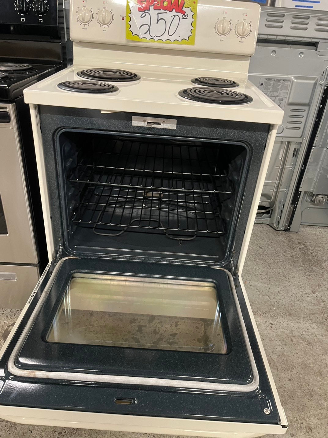 🥳🎉=Ge off white electric coil top electric range coil 220v 4 burner Refurbished in bake Broil self clean 30" #RERC29B
