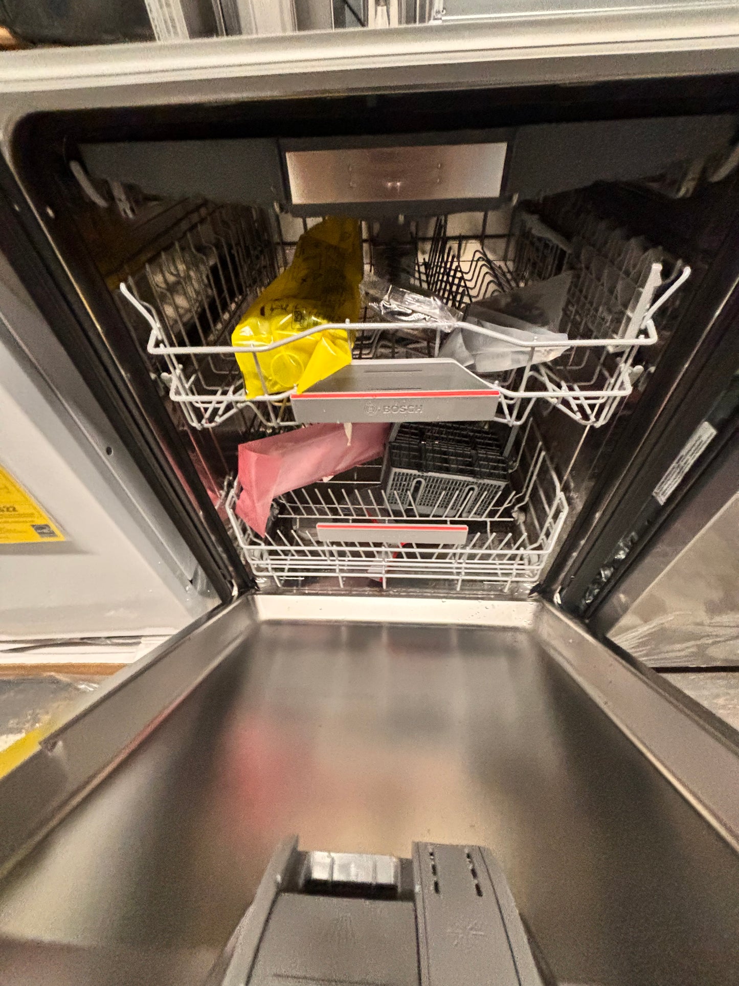 >Bosch  800 Series 24 in. Stainless Steel Top Control Tall Tub Bar Handle 42 dBA Dishwasher with Stainless Steel Tub Stock number #BCDF33B