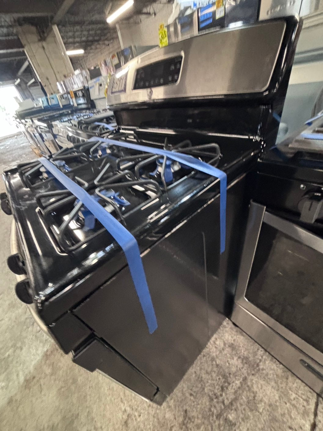 >*GE range 4 burner bake ,broil Hi/Lo self clean in stainless steel used-Refurbished 30” #GSG10SB