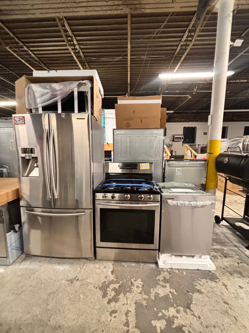 >Special 🎈4pc. Samsung Combo used refurbished -counter depth french door refrigerator Samsung 36” w/ice maker & water dispenser gas range  five burners ,new open box over the range microwave & new open   dishwasher.  #RFZ324CB