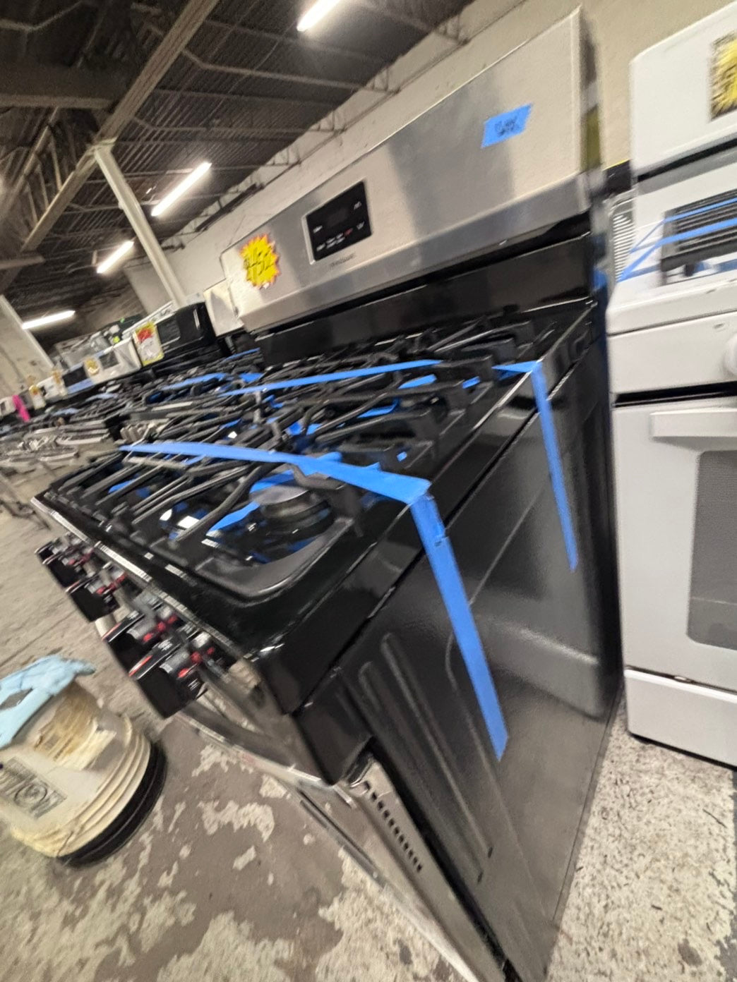 >FRIGIDAIRE Gas range 4 burner bake broil self clean in stainless steel used-Refurbished 30” #GRZW9B