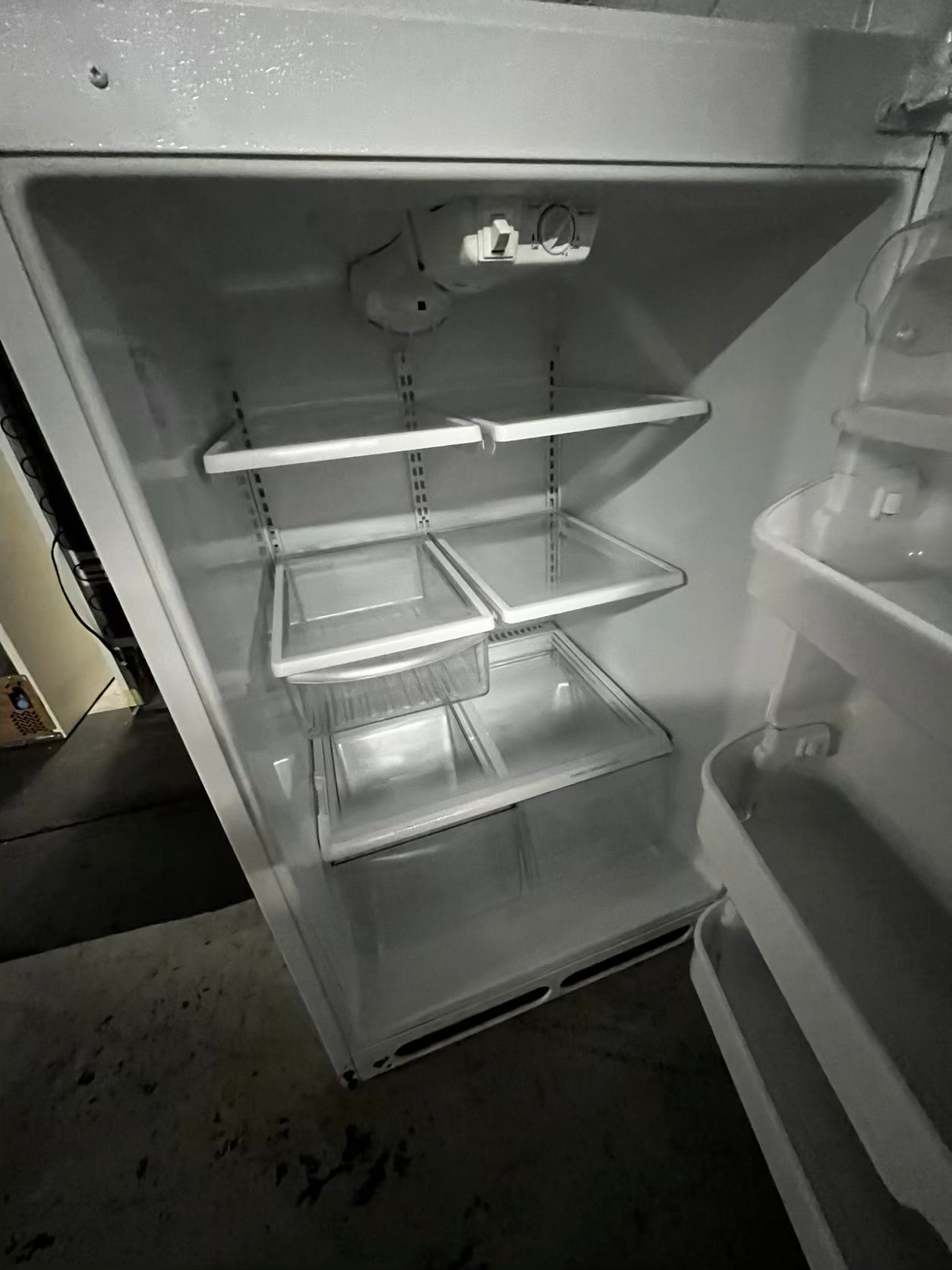 🎄Holiday Sale 🎁” Frigidaire top freezer refrigerator in  white used refurbished 30’ #RF46692B