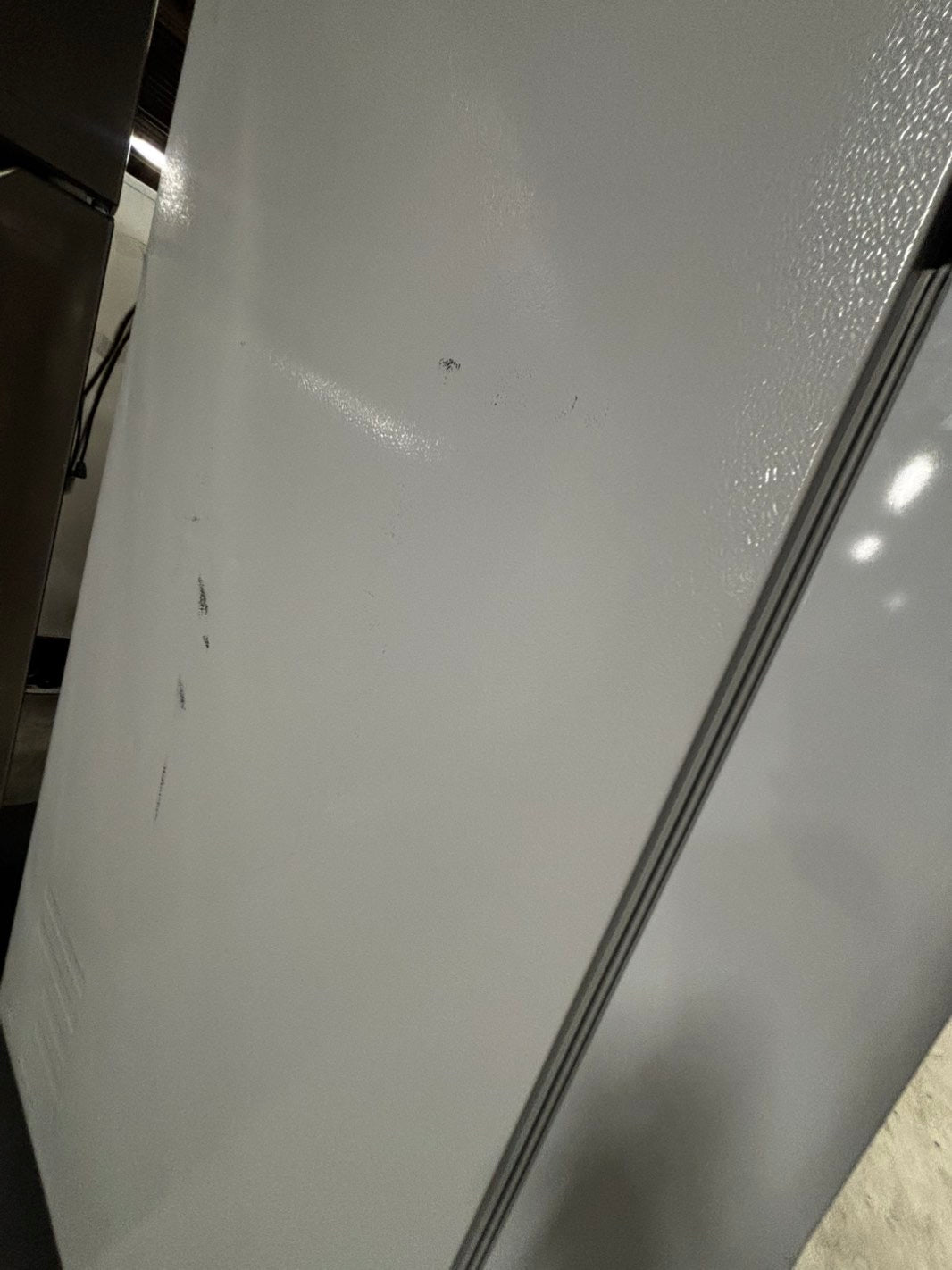 >new scratch and dent -Open box 📦.  This 28 inch freestanding top freezer refrigerator has a generous 18 cu. ft. of space, perfect for storing groceries. The Multi-Air Flow system maintains ideal humidity and temperature levels, keeping your food #RFG18B