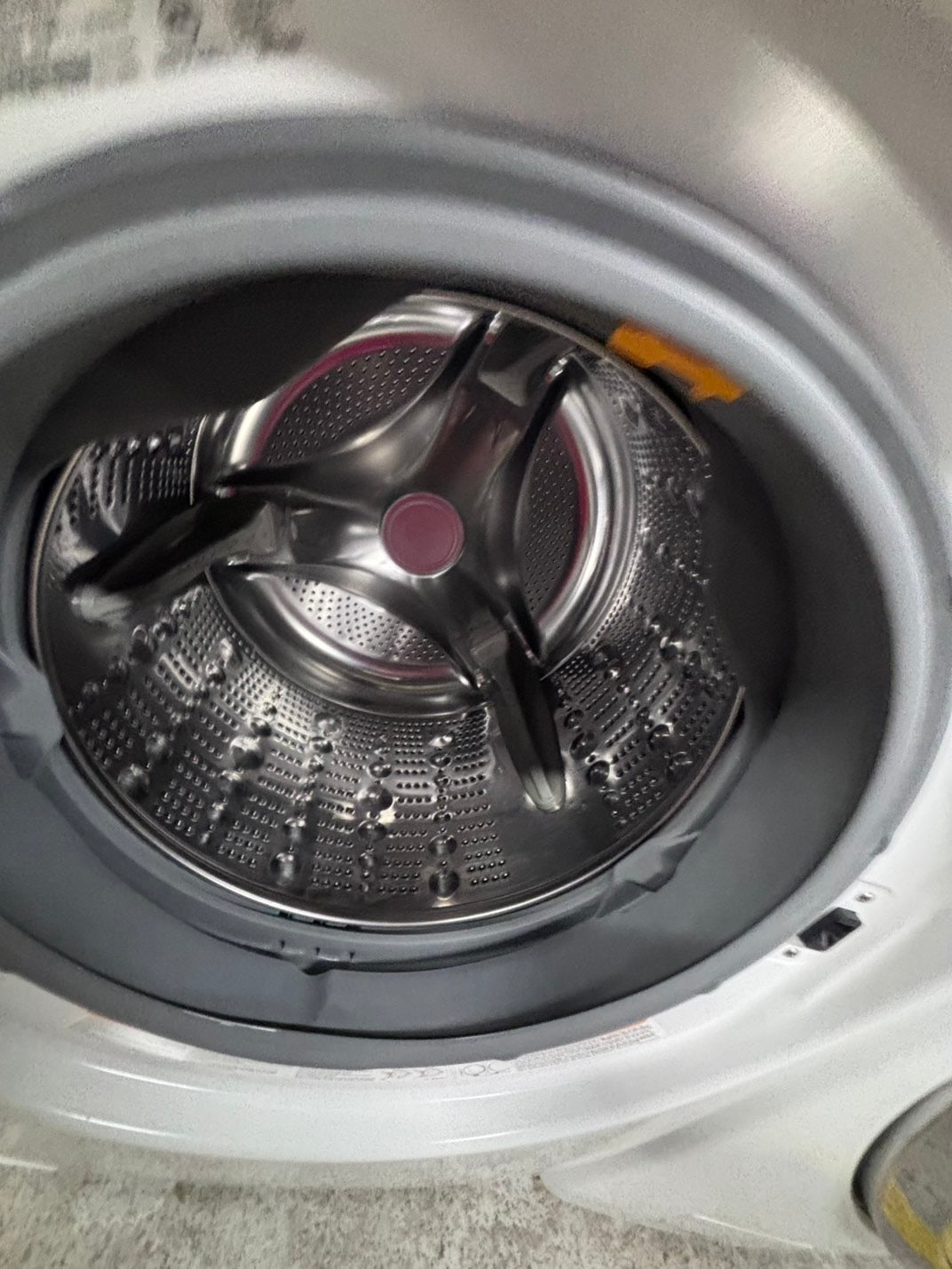 >LG washer 4.5 cu ft & steam dryer 7.5 cu ft set electric 220v front load stackable or side by side - sensor dry He in white   #WM51B