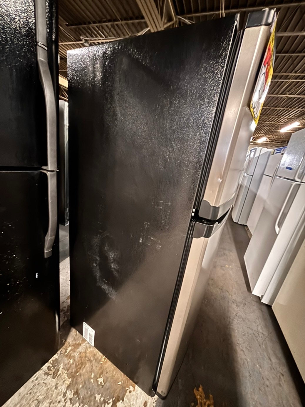 >Special🎈Whirlpool 33” Top freezer fridge in stainless steel color               used-refurbished #RFQ213B