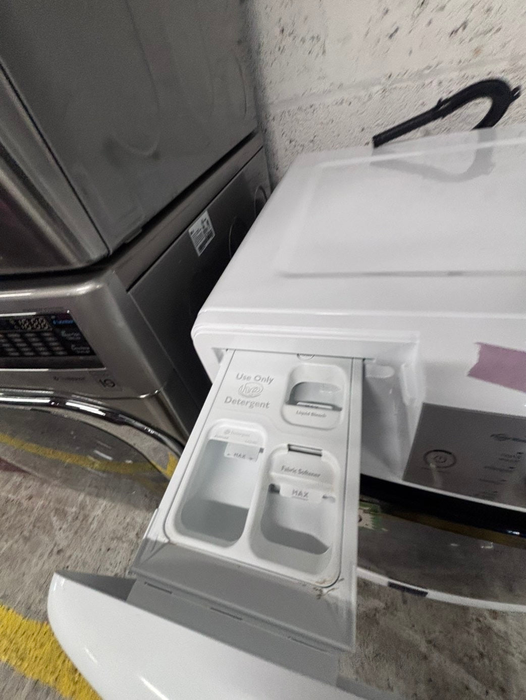 >>maytag white washer 4.5cu. ft. Large capacity, in great condition 27” stackable or side by side  used-refurbished  #FWM7746B