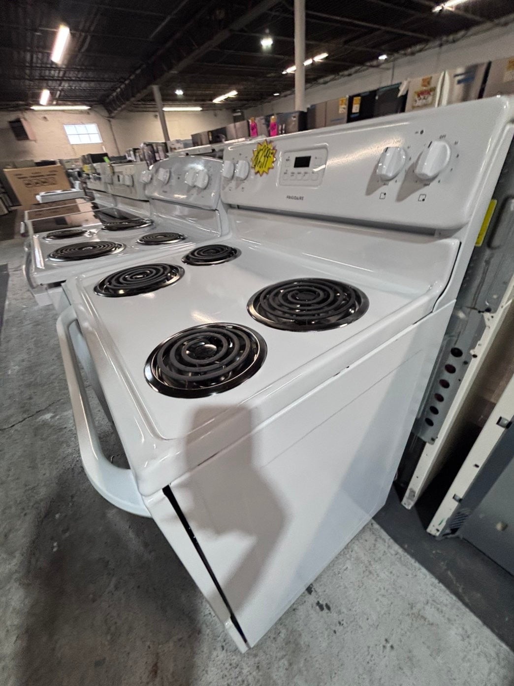 >*frigidaire white  electric coil top range coil 220v bake /Broil 4 burner used-Refurbished  great condition 30" #ESTP55B