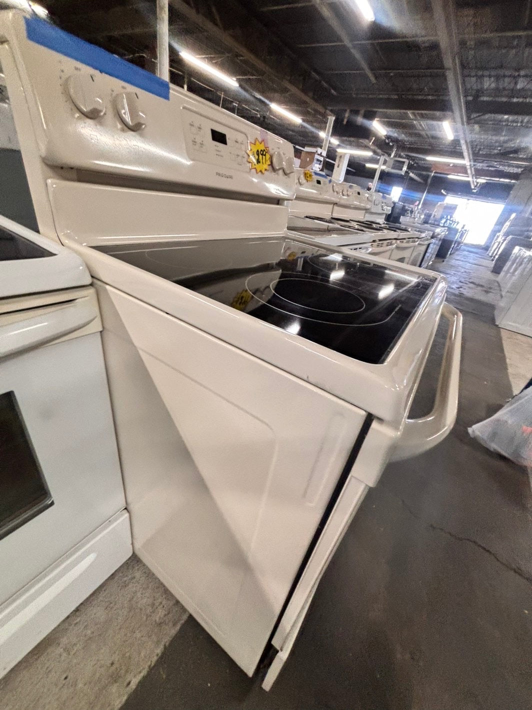 >frigidaire Glass Top electric stove white bake broil 4 burner Self clean 30” off white Refurbished #WZE796B