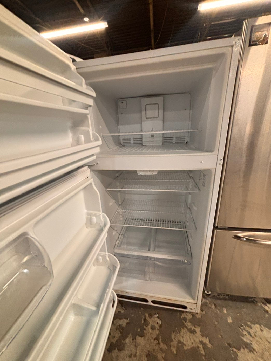 >*frigidaire 30”x 66h ,18cu.ft -top freezer refrigerator working 💯 white  color -used refurbished 30”  #TB4WYCB