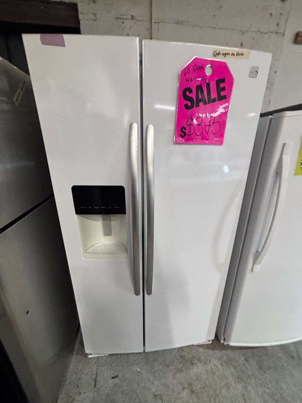 >*36”whirlpool counter depth French doors  fridge white color  (ice maker  doesn’t work) only water 💦 dispenser works !doesn’t affect on the others functions. 36” #WS33WWB