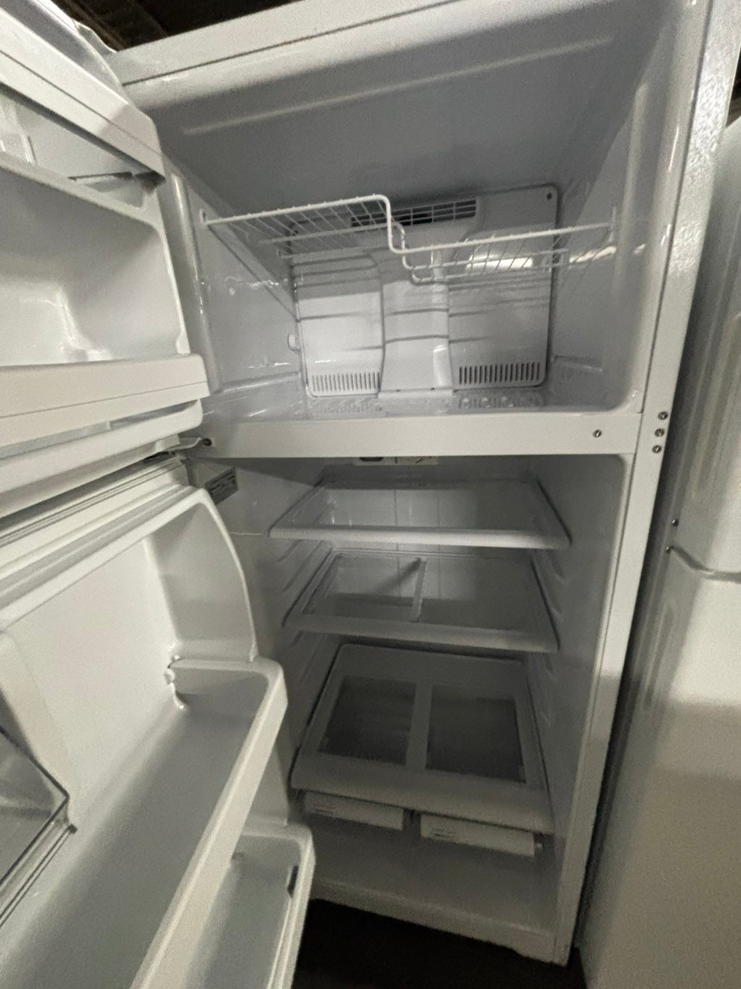 >28”Ge top freezer fridge white used-refurbished #RFL81B