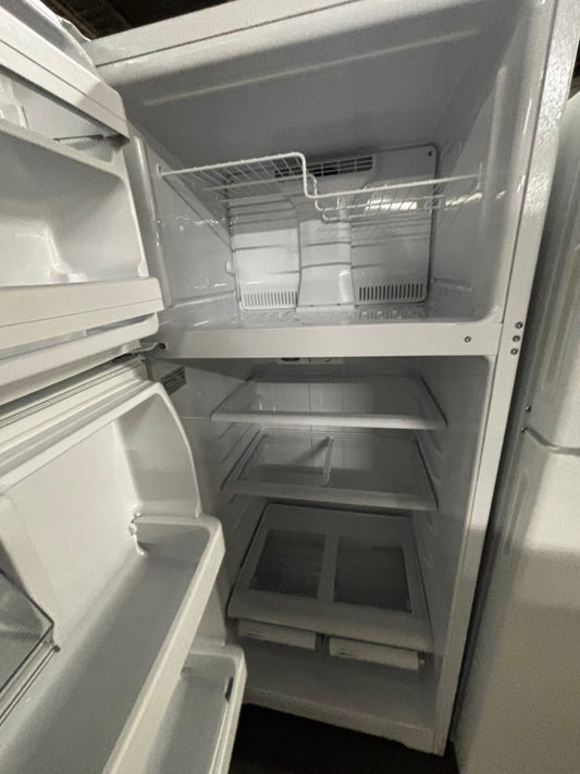 >28”Ge top freezer fridge white used-refurbished #RFL81B