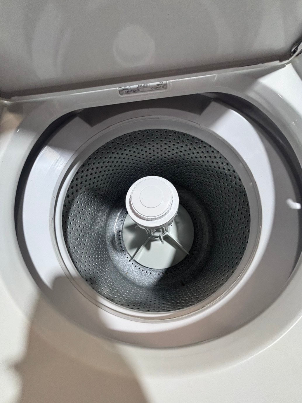 >*whirlpool Top load washing machine w agitator 24” in good condition,used-Refurbished #WZ17JKB