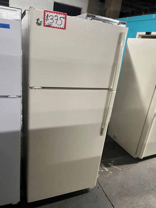 =28”Ge top freezer fridge off white used-refurbished #RFL56BB