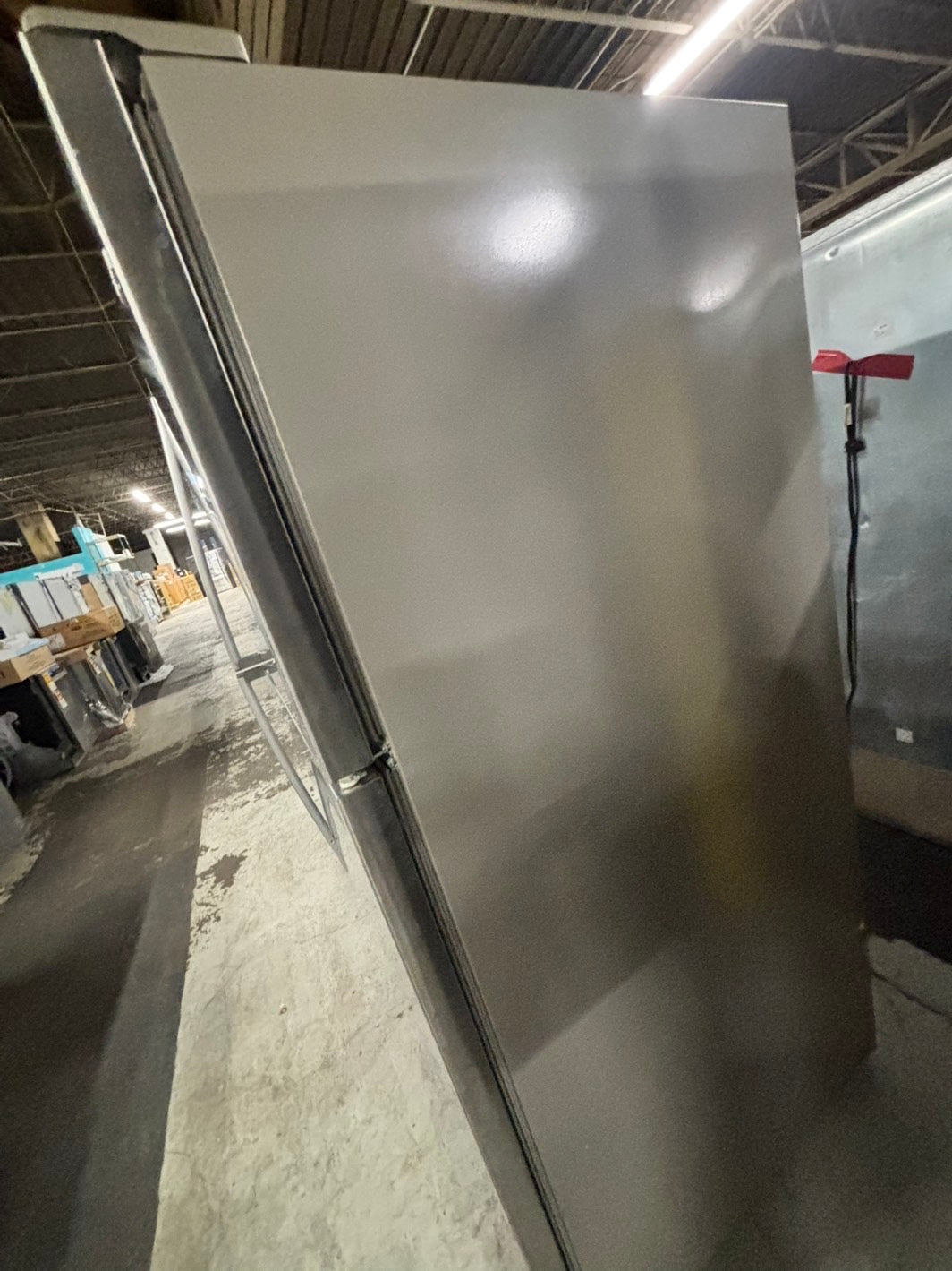 - Whirlpool top freezer refrigerator 18cu.ft. Stainless steel-used -refurbished 30" item number #RFW89JB