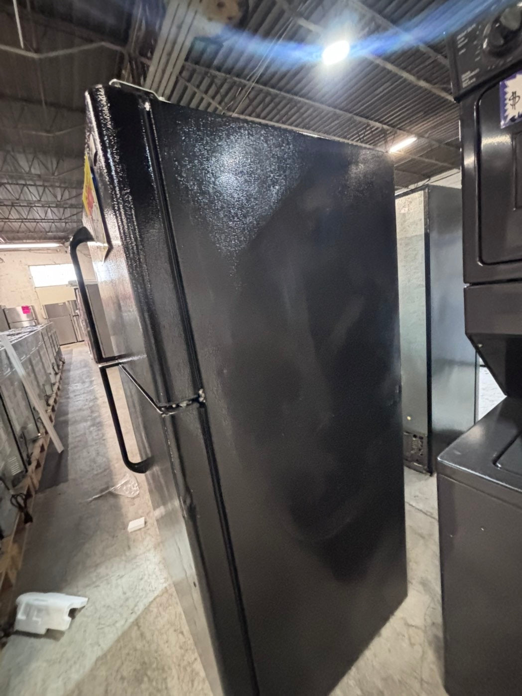>>Haier 30”18cu.ft -top freezer refrigerator black color              -used refurbished 30” #FT11W6B