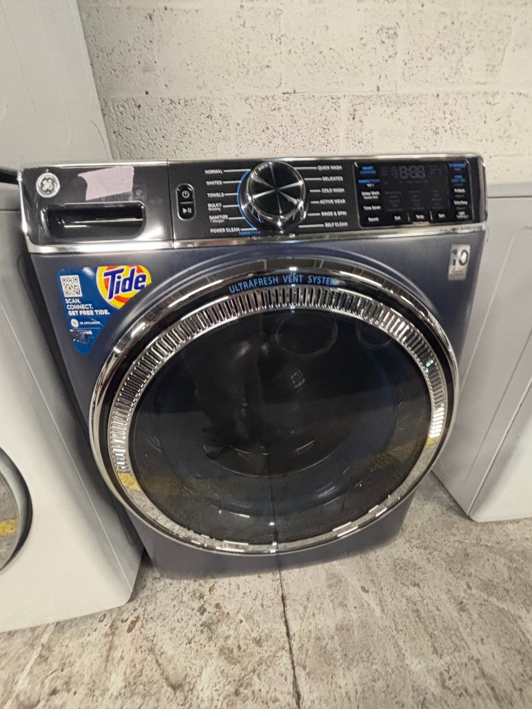 >>GE ENERGY STAR 4.8 Cu. Ft. Capacity Smart Front Load Washer with UltraFresh Vent System with OdorBlock and Saniti great condition 28”stackable or side by side  used-refurbished  #FWRA46B