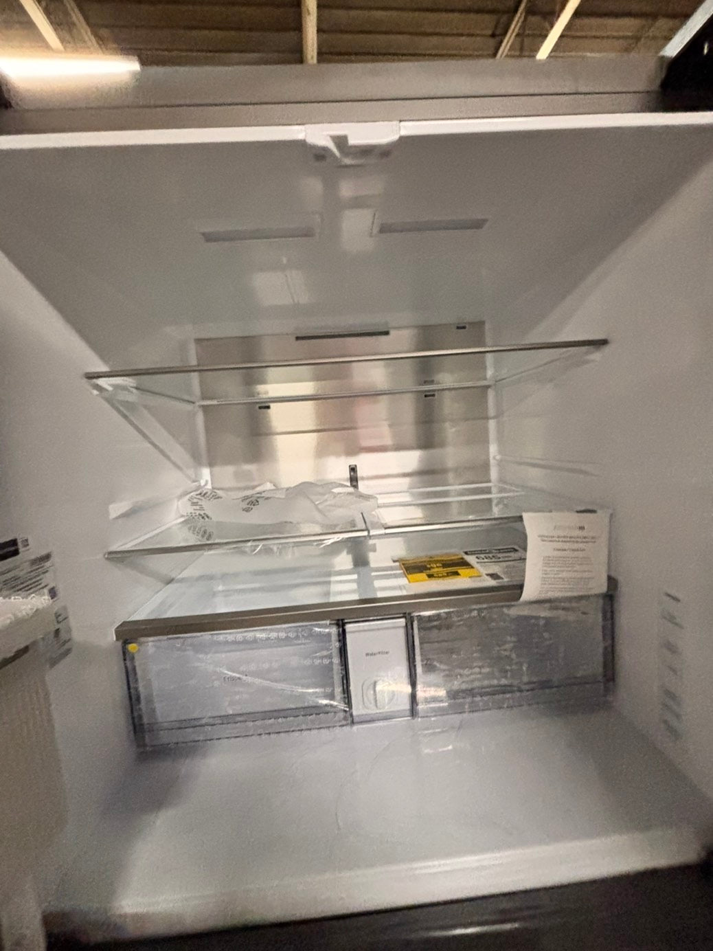 >Bespoke 4-Door French Door Smart Refrigerator, White (29 cu. ft.) Custom Bespoke 4-Door French Door Smart Refrigerator in White Glass features a Dual Ice Maker and Beverage Center with water
#RF29G2YB