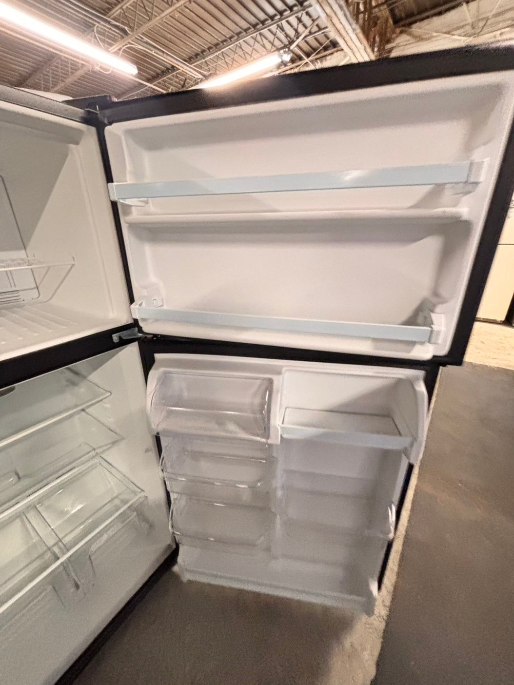 >whirlpool 33” Top freezer fridge  ,black  used-refurbished #RRY33QB