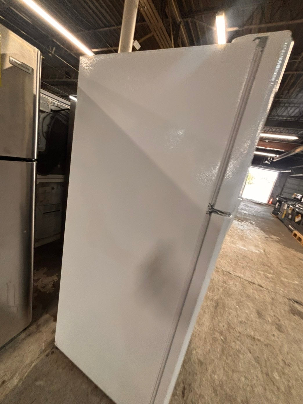 >*frigidaire 30”x 66h ,18cu.ft -top freezer refrigerator working 💯 white  color -used refurbished 30”  #TB4WYCB