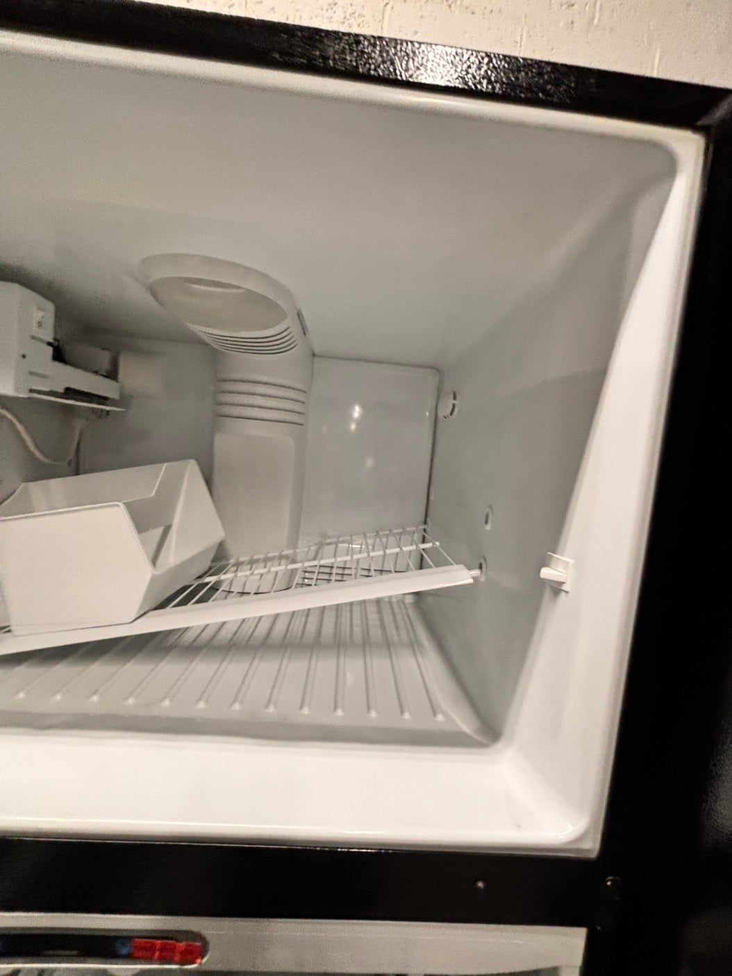 >GE  33” Top freezer fridge   With ice maker inside ,black  used-refurbished #RG21QB