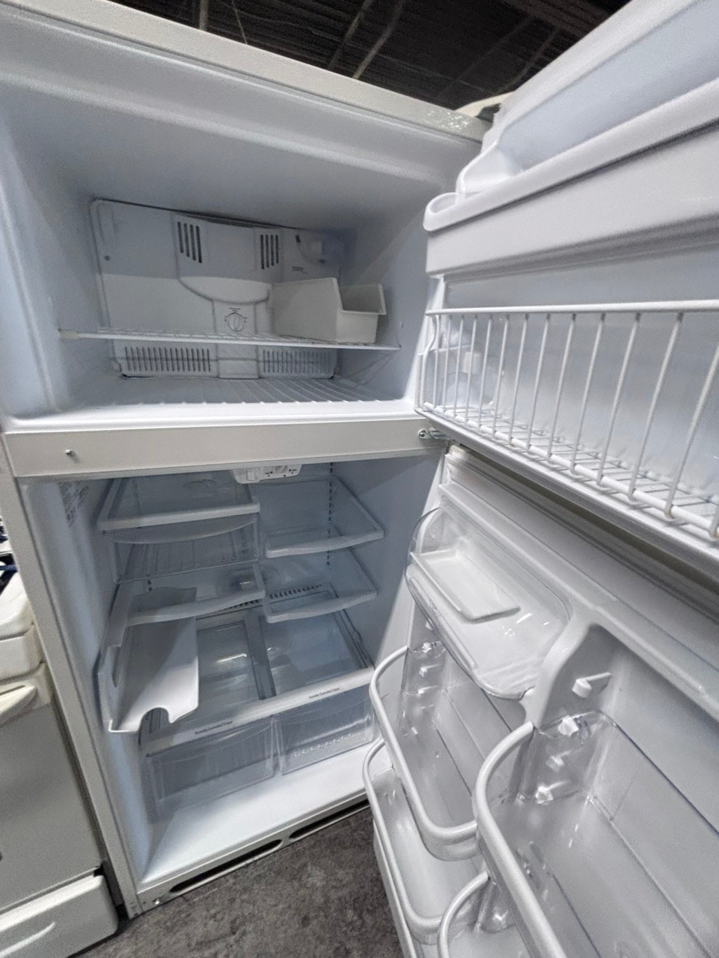>*kenmore 30”x 66”heigth x 29depth 18cu.ft -top freezer refrigerator off white  color              -used refurbished 30” #TFBKJ6B