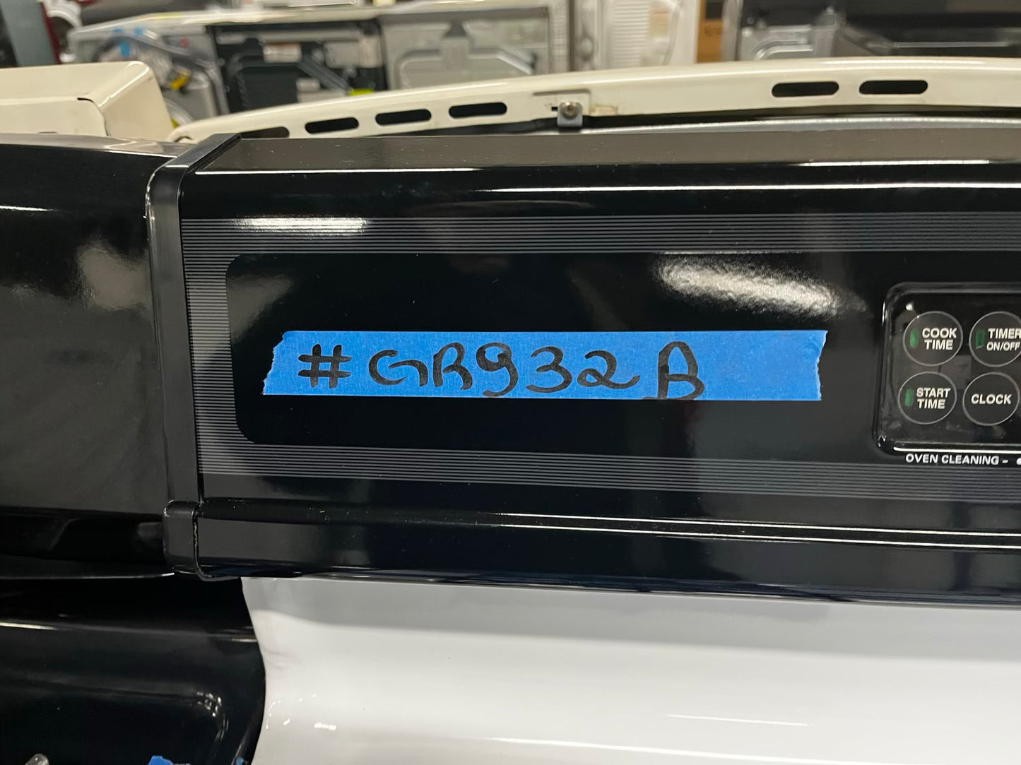 🎄Holidays Sale 🎁 GE Gas range 4 burner bake broil self clean in black & white  used-Refurbished 30” #GR932B