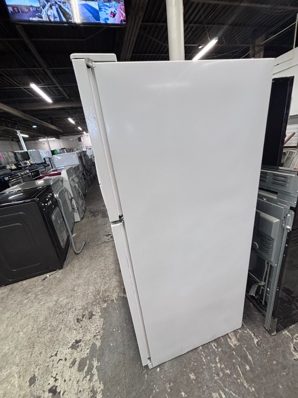 >*whirlpool 33” x65 1/2 height x 29” depth Top freezer fridge   ,white . used-like new , refurbished #RWH191B