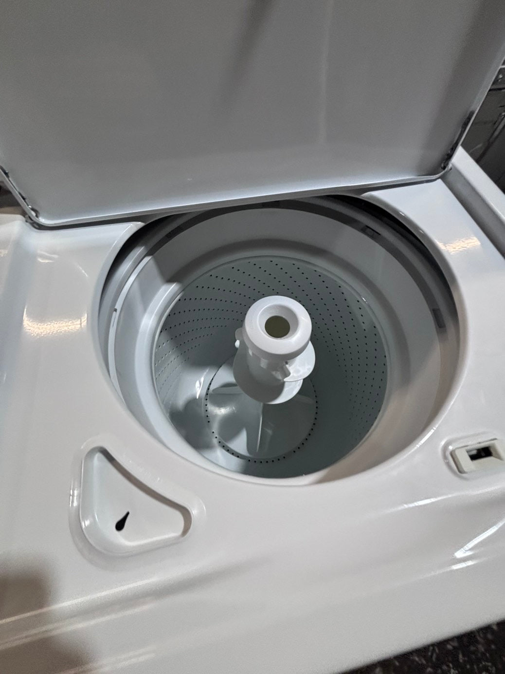>*Maytag top load washing machine with agitator  & GAS dryer set 27” in #WD975BB used-Refurbished