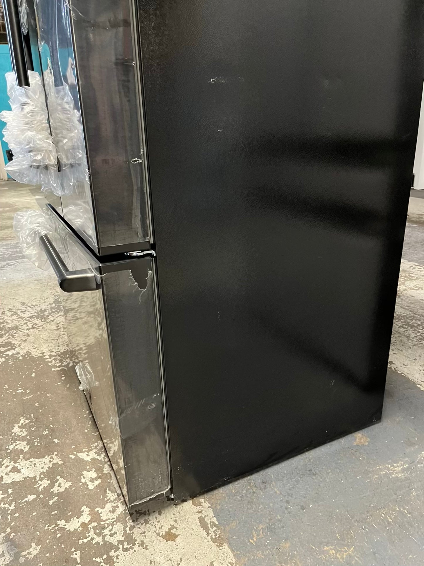 OPEN BOX 📦 | SCRATCH & DENT - ZLINE 36 in. 28.9 cu. ft. Standard-Depth French Door External Water Dispenser Refrigerator with Dual Ice Maker in Fingerprint-Resistant Black Stainless Steel #RF842FB