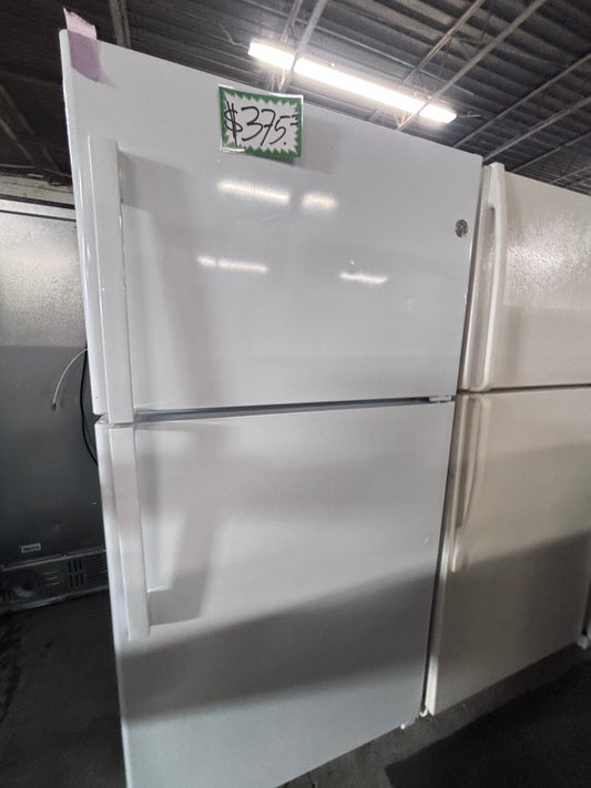 >GE white top freezer fridge ,used like new-refurbished 33" item number #RFL66YB