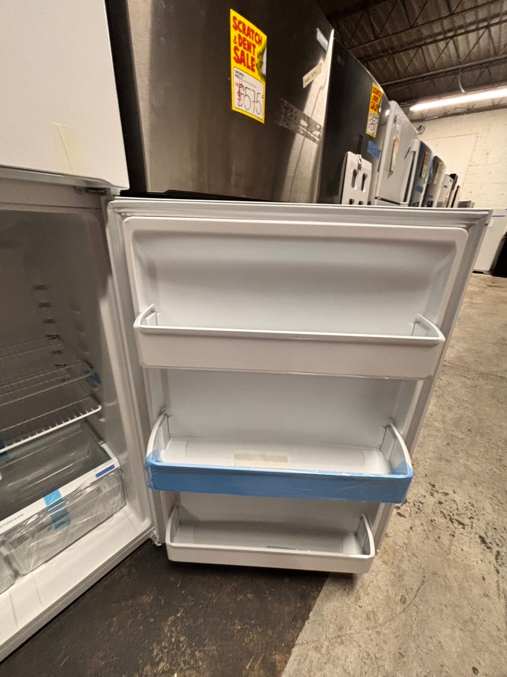 >Open box 📦 New S/d -Frigidaire
30” in. Top Freezer Refrigerator in white color  #RFW55B