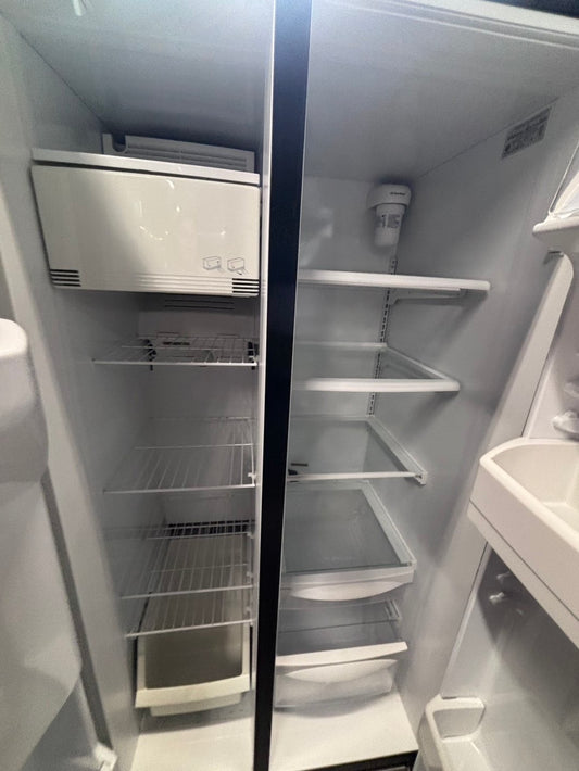 >>36” GE side by side Refrigerator and freezer silver (ice maker & water doesn’t work) doesn’t affect on the others functions.#ARW773B