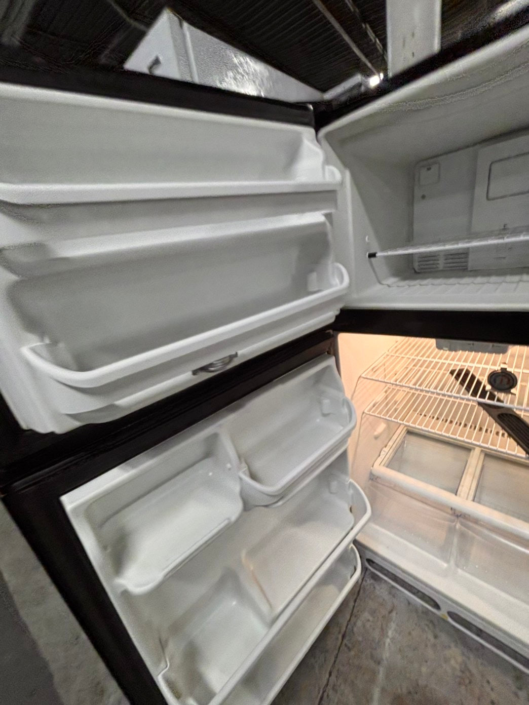 >>28”frigidaire  top freezer fridge black working 💯 used-refurbished #RF55YSB
