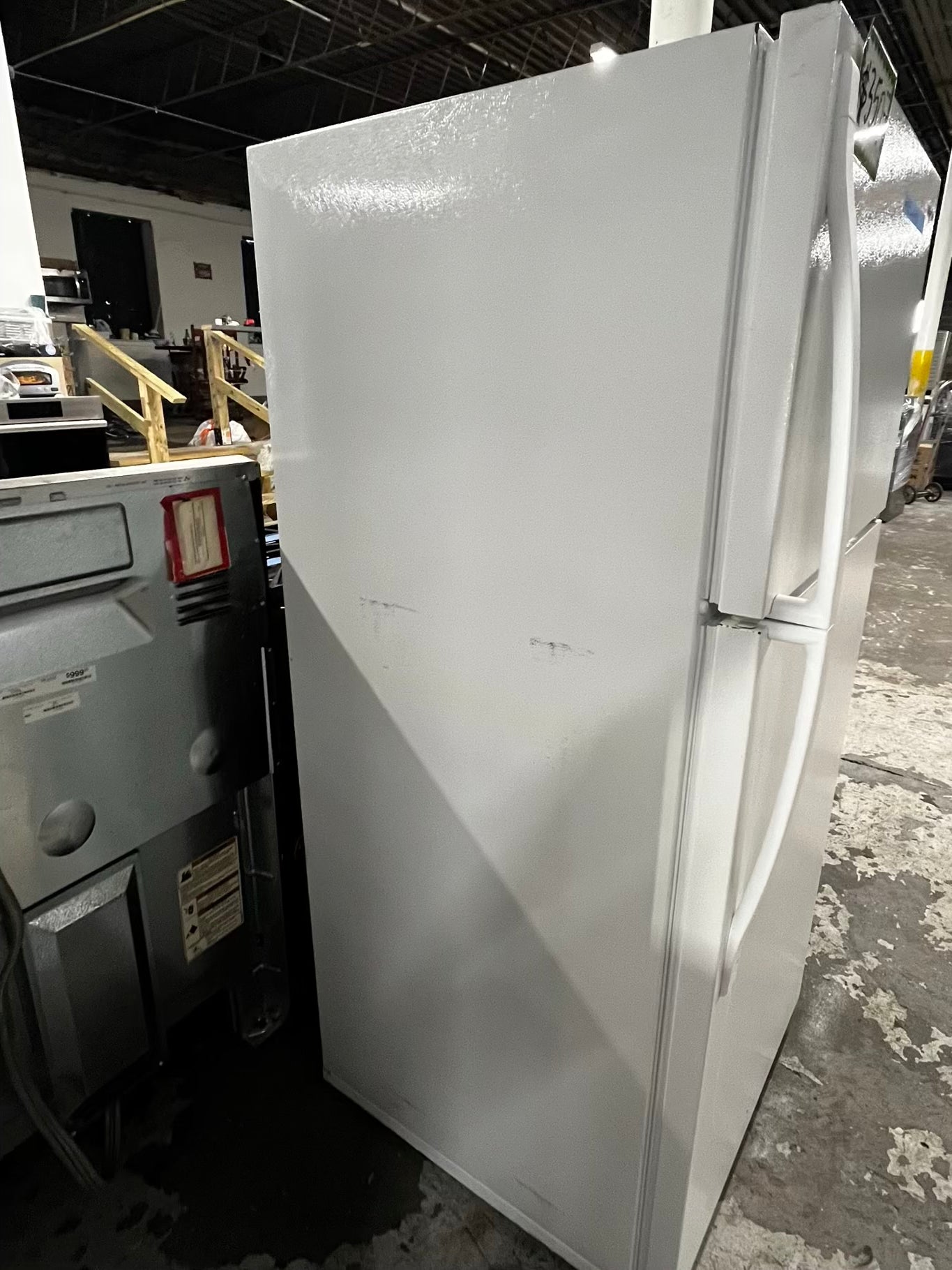 *Whirlpool top freezer refrigerator in white 28” used - refurbished #RF166HB