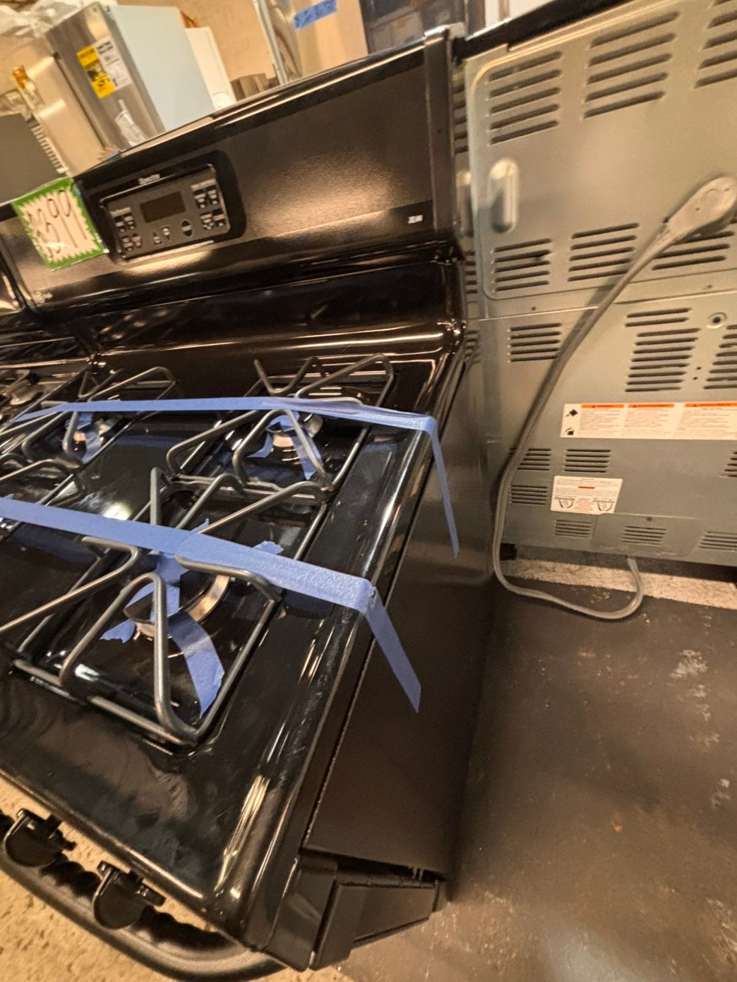 >*GE  gas range 4 burner bake broil Hi/Lo self clean in black used-Refurbished 30” #G9WBYB