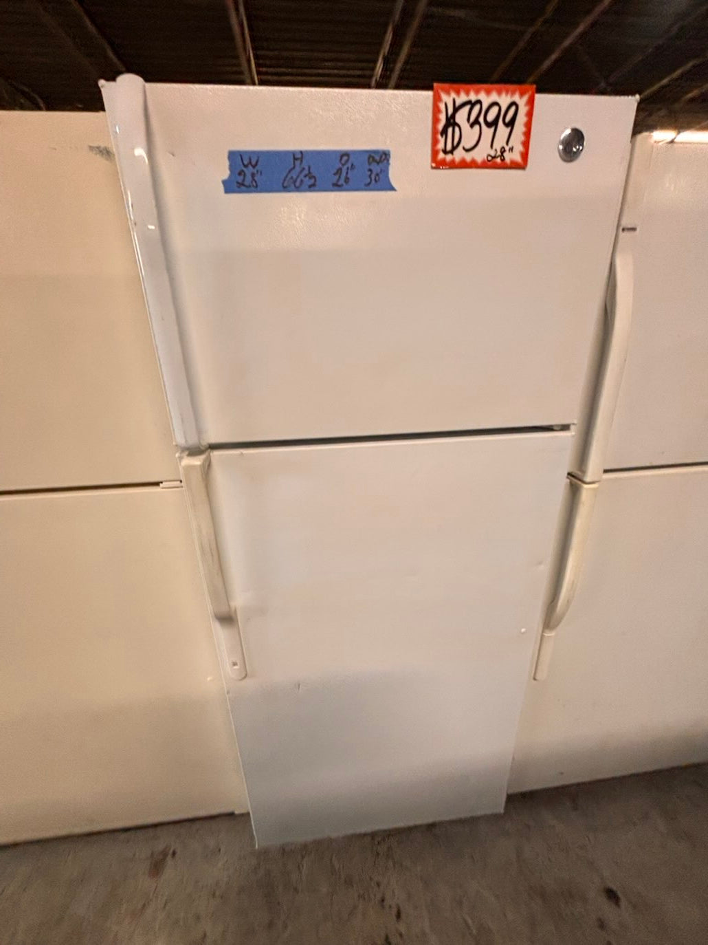 }}28”w x 68 1/2h. Whirlpool  top freezer fridge white color   With ice 🧊 maker inside ,working 💯  used-refurbished #FT6TSRB