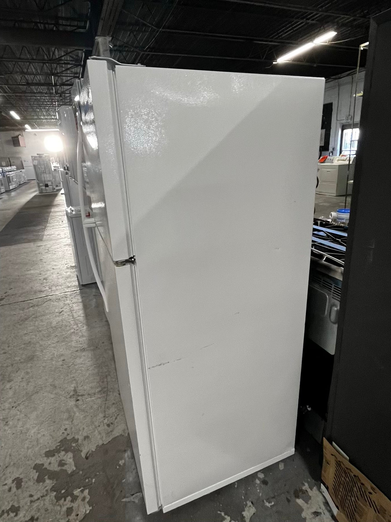 *Whirlpool top freezer refrigerator in white 28” used - refurbished #RF166HB
