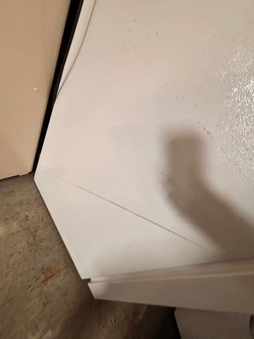}}28”w x 68 1/2h. Whirlpool  top freezer fridge white color   With ice 🧊 maker inside ,working 💯  used-refurbished #FT6TSRB